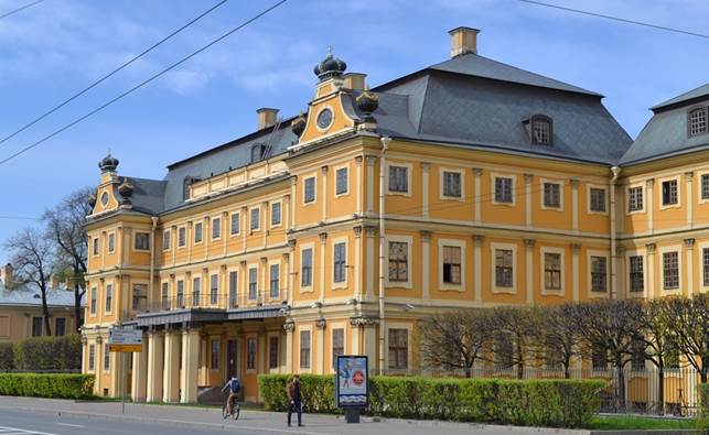 http://rus-towns.ru/wp-content/gallery/sankt-peterburg-dvorec-menshikova-12-05-2015/spb-dvorec-menshikova-03.jpg